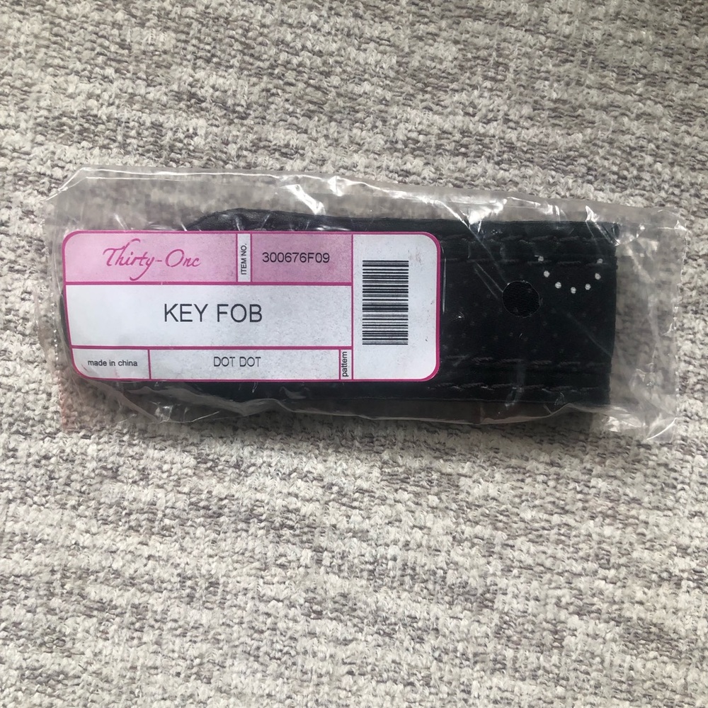 Thirty One black/white key fob